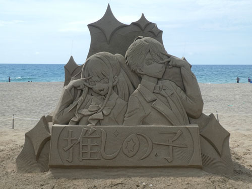 推しの子砂像正面