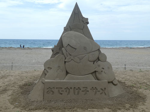 おでかけ子ザメ砂像